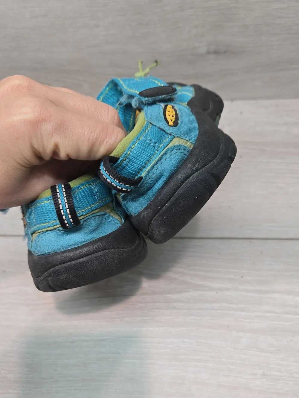 KEEN Kids' Big Boy Fisherman Blue Closed-Toe Sandals Shoes Sz 2